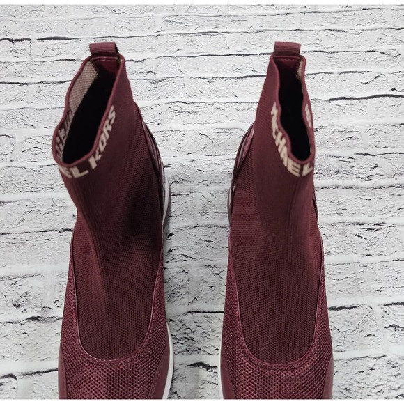 Michael Kors Bootie Swift Stretch Knit Crocodile Embossed Leather WOMENS SZ 9.5 - Picture 4 of 9